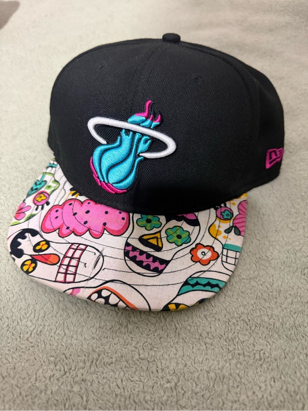 New Era Black Custom-made Miami Heat Cap and Sugar Skulls Patterned Brim